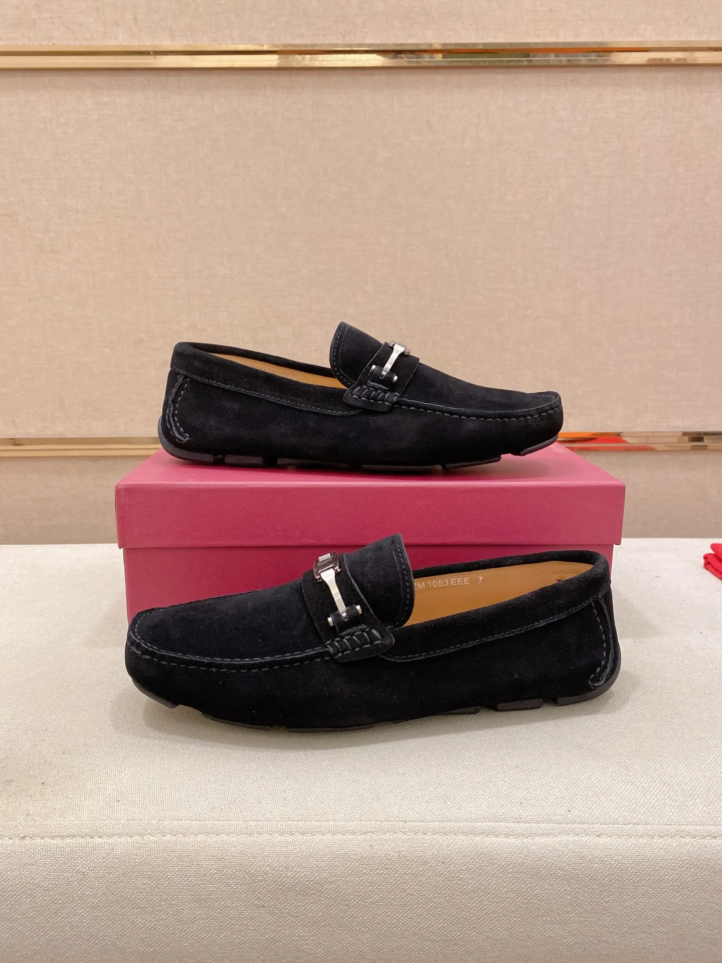 Factory price: 540💰High-end quality! Ferragamo🆕🆕Exclusive hot-selling products in stock🔥🔥New products on the shelves, high-quality Ferragamo men's pea shoes, high-end casual driving shoes, with complete packaging! 💪 💪 Material: imported suede cowhide 🐂 + imported high-quality water-dyed cowhide lining + wear-resistant outsole 👍🏻👍🏻 Features: high-end and comfortable, purely handmade 🚀 🚀 Create the perfect shoe that suits you best 🔥 🔥 Size: (38-44) 45 standard size can be customized!